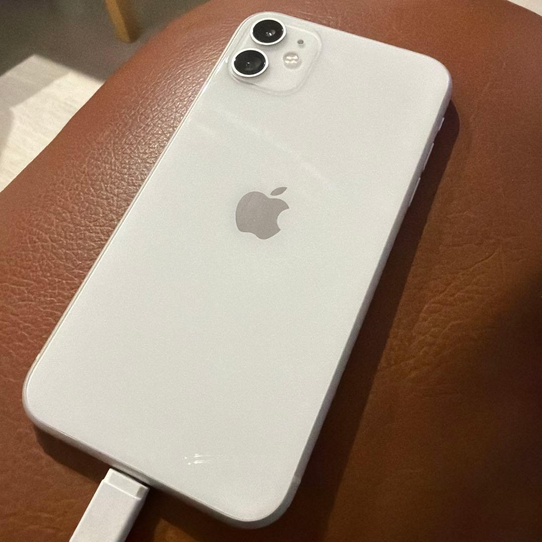 Apple iPhone 11 ホワイト 本体 - メルカリ