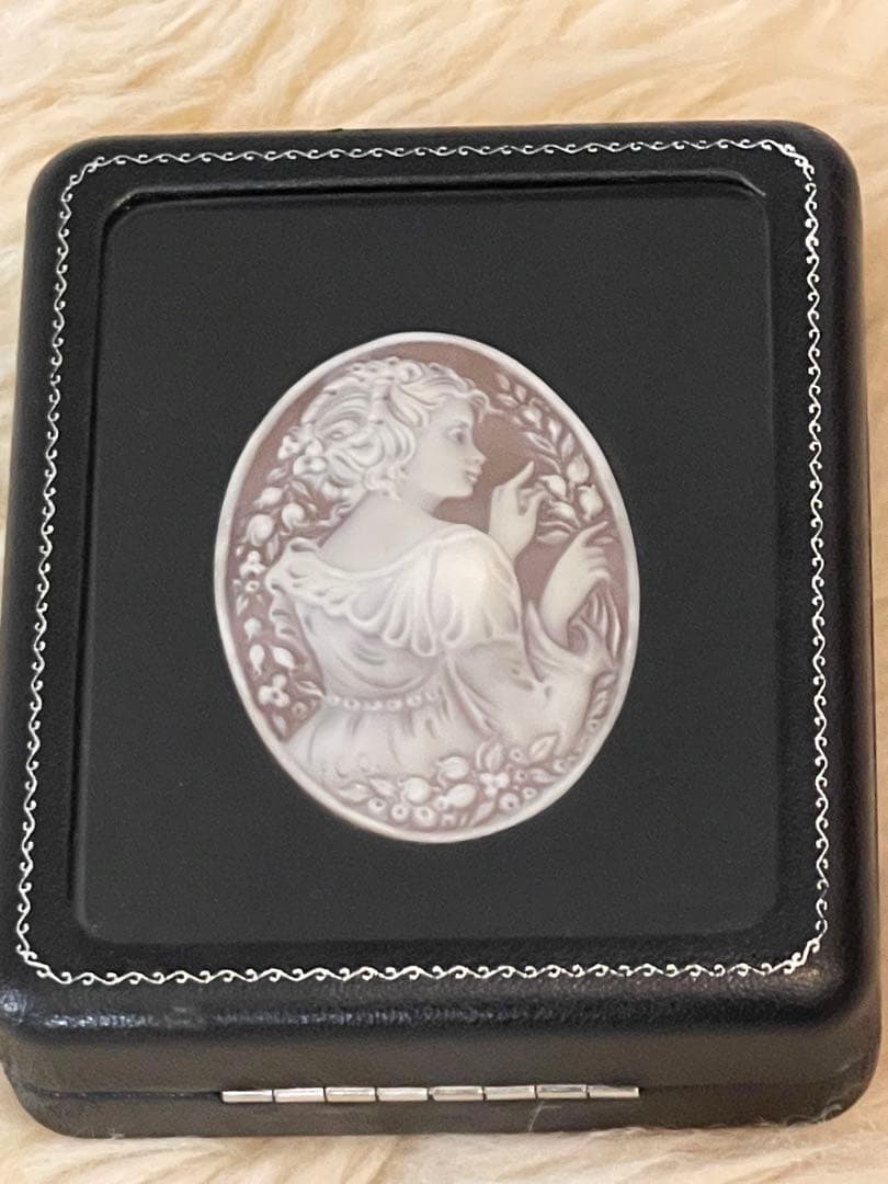 新品】FCO氏作 女性彫刻 高級シェルカメオルース 60mm×45mm