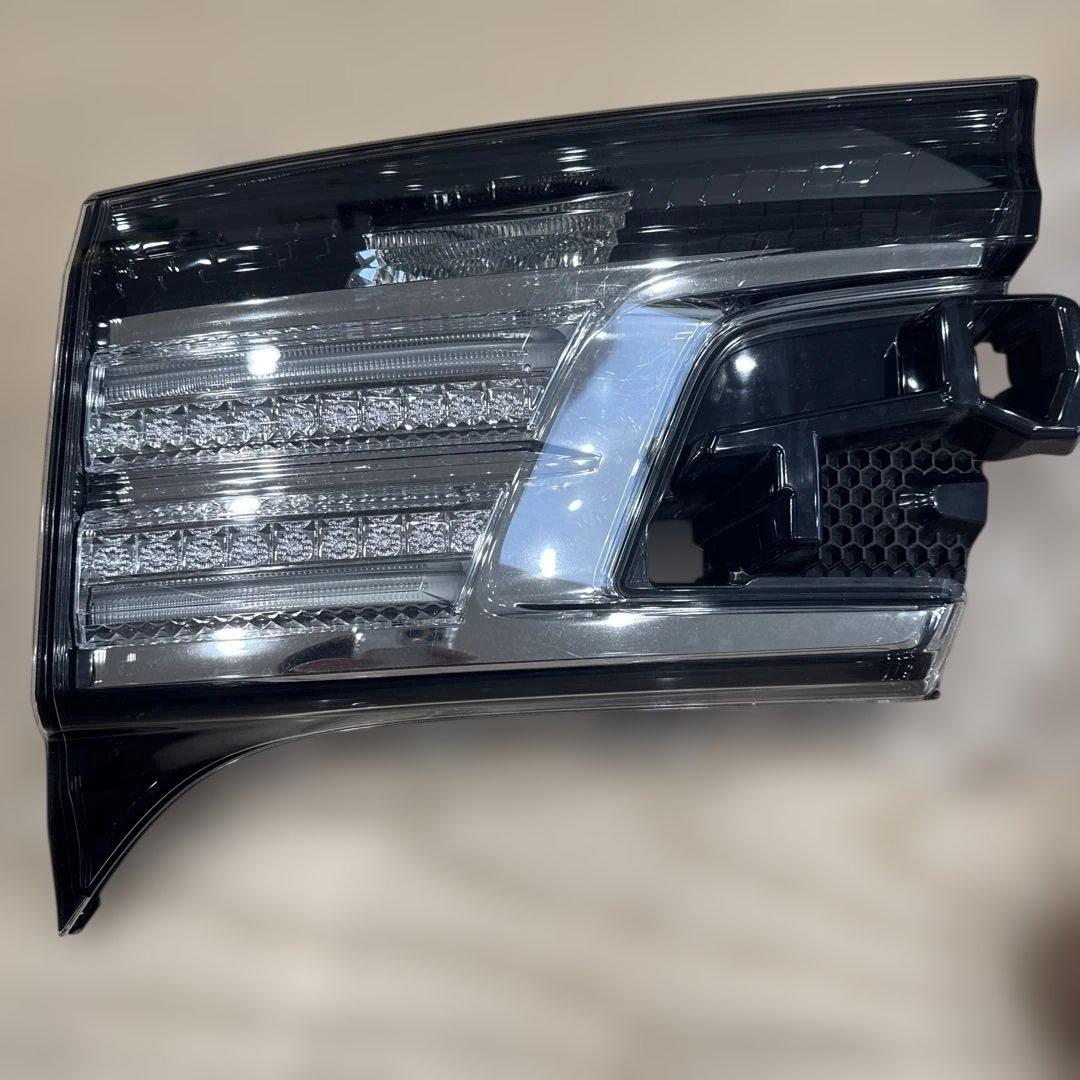 トヨタヴェルファイア30系前期 純正テールランプ 左右セット Koito製