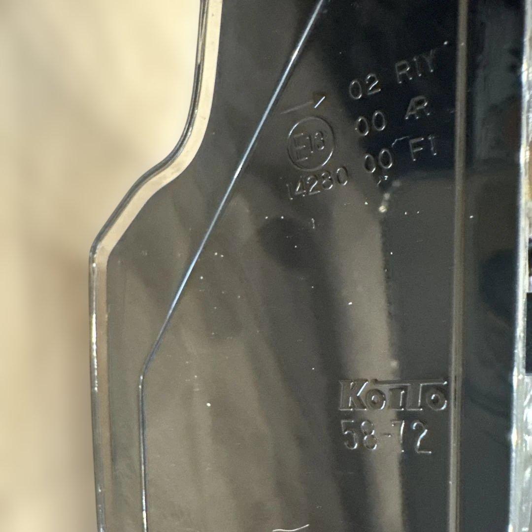 トヨタヴェルファイア30系前期 純正テールランプ 左右セット Koito製