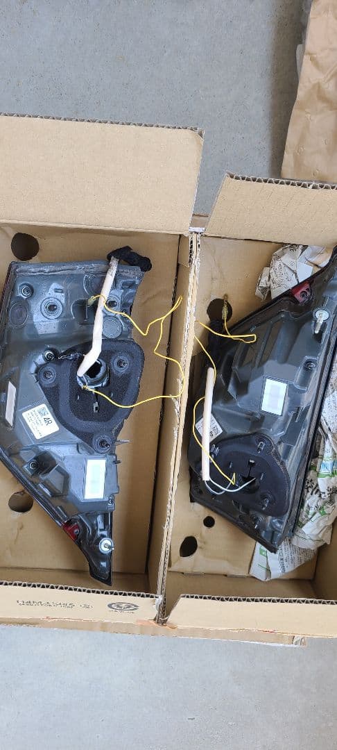 ど*ん様 年明け限定値下げ HARRIER ハリアー 純正テールランプ加工品