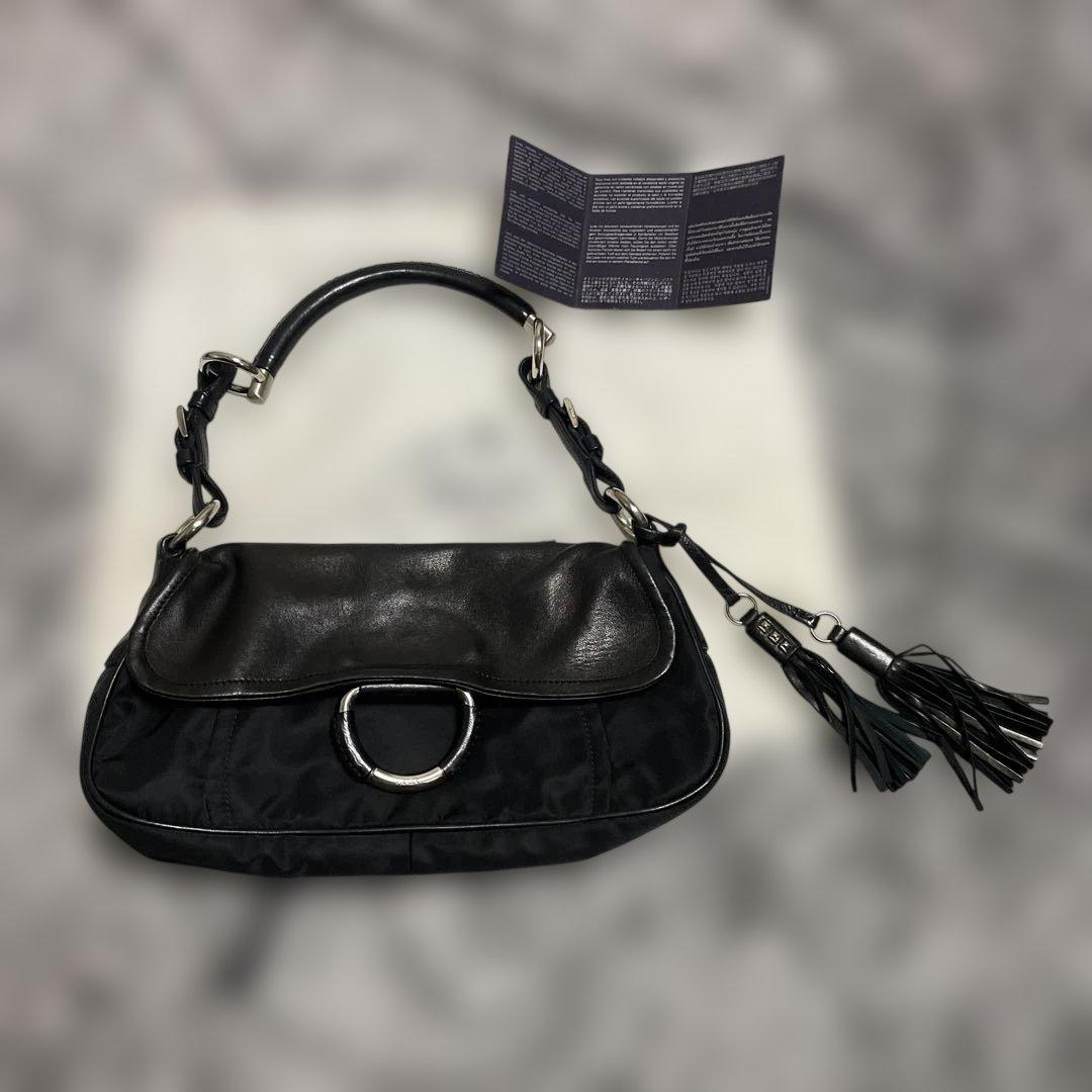 PRADAブラック ナイロン✖︎ラム革ショルダーバッグ シルバー金具　タッセル PRADAブラック ナイロン× ラム革ショルダーバッグ シルバー金具