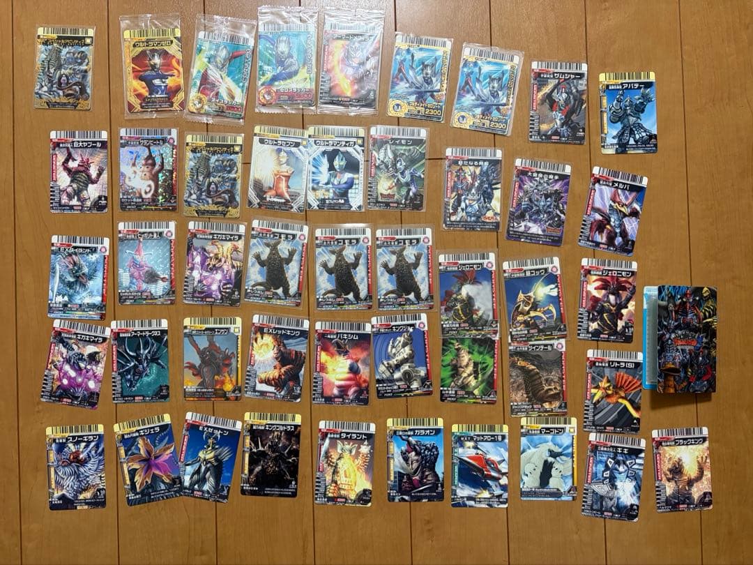 大怪獣バトル112枚まとめ売り＋ミニカードファイル 大怪獣バトルカードまとめ売り - メルカリ