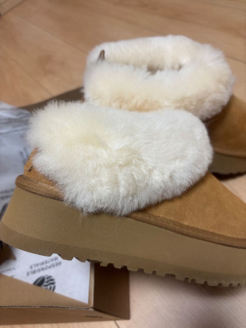 UGG 毛量最強 37cm超ふわふわムートンブーツ ベージュ - メルカリ