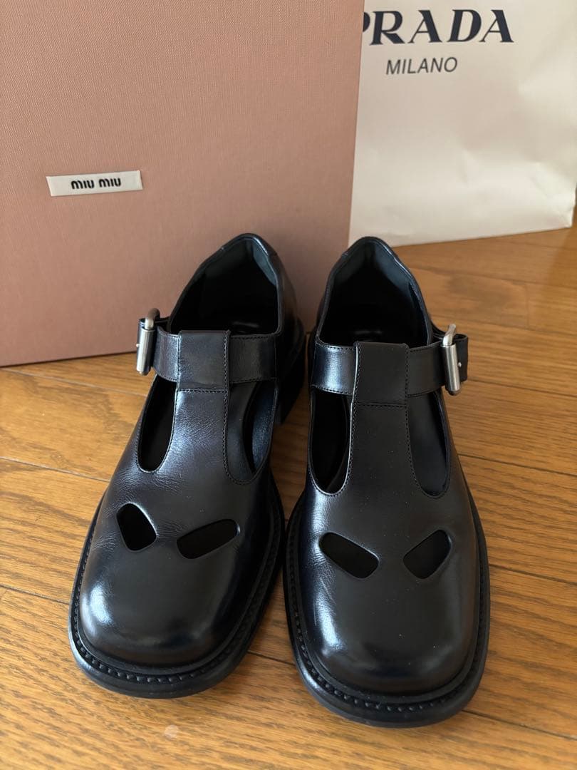 soi様専用 ミュウミュウ MIUMIU Tバー レザー ローファー - メルカリ