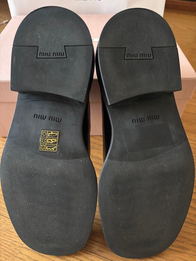 soi様専用 ミュウミュウ MIUMIU Tバー レザー ローファー - メルカリ