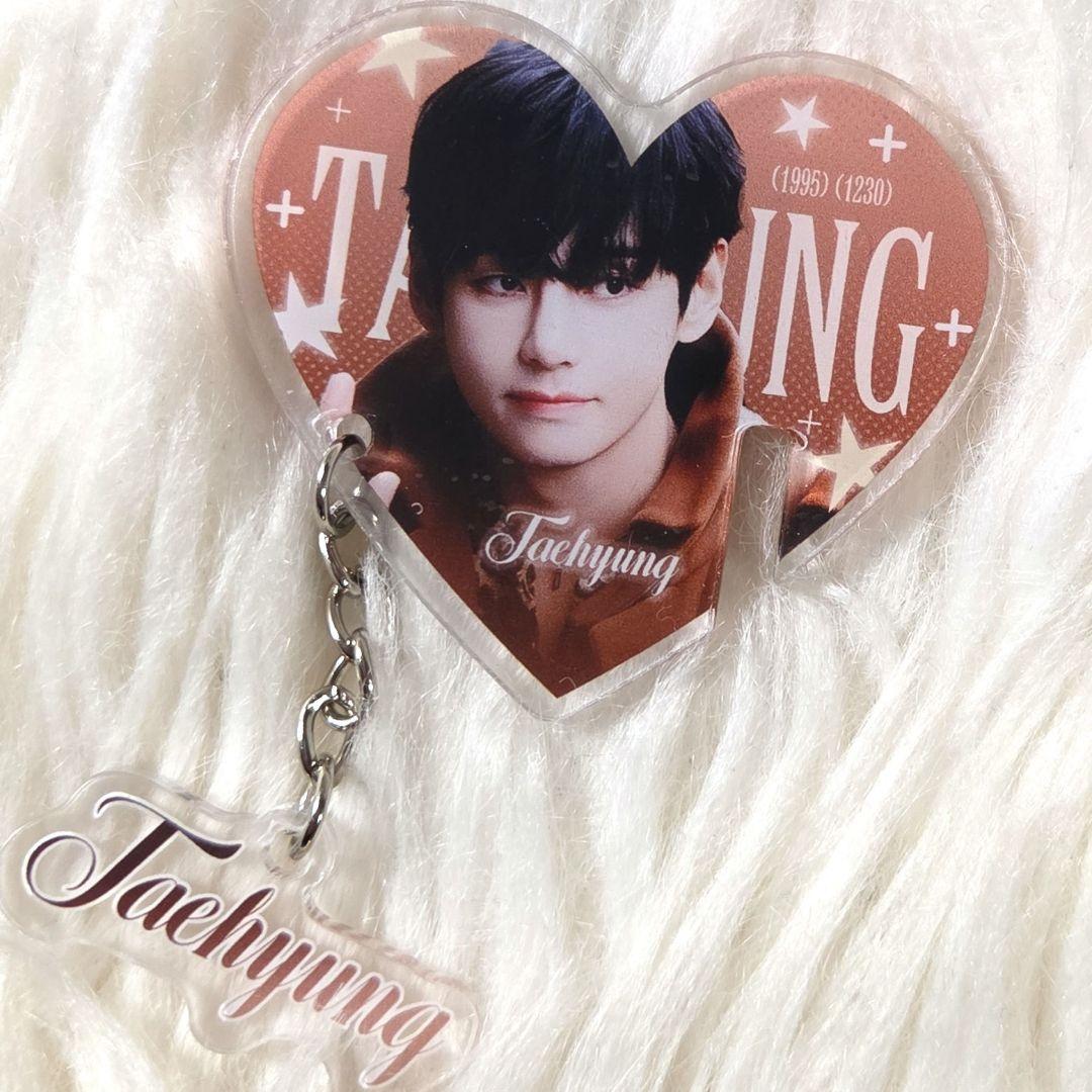 BTS V テテ マスタニムセンイルカフェアクリルフチコ&トレカセット