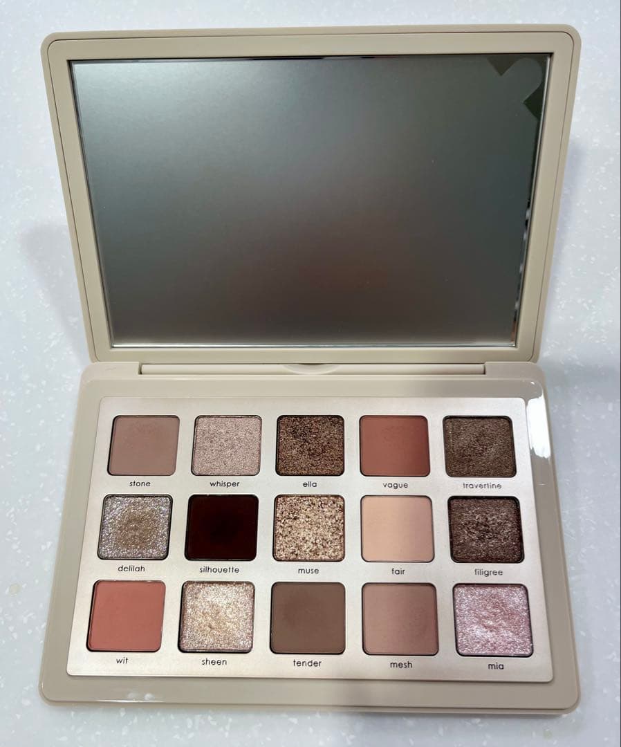 ナターシャデノナ アイシャドウパレット【美品】 ナターシャ デ ノナ レトログラム くすみカラフル アイシャドウ