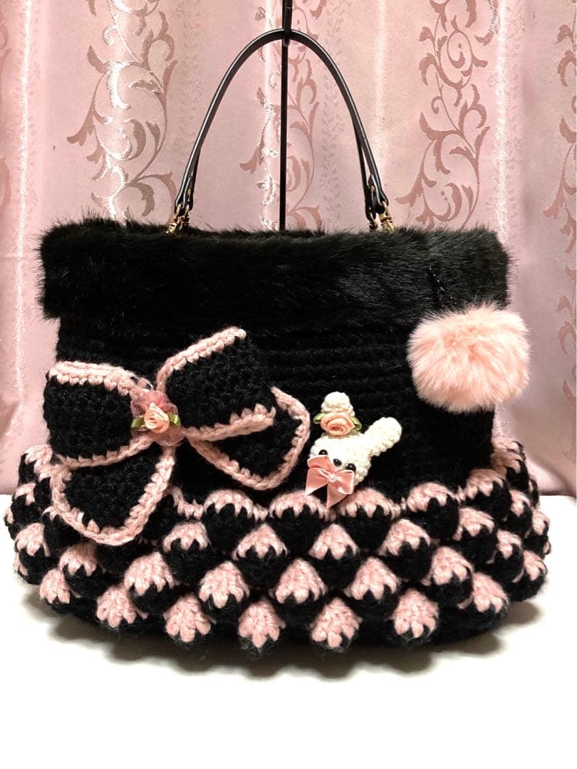 ♥️手編み♥️ハンドメイド　いちごバッグ♥️ファーバッグ♥️ いちごのグラニースクエア🍓❤️ ⁡ YouTubeに編み方載せました🧶 この