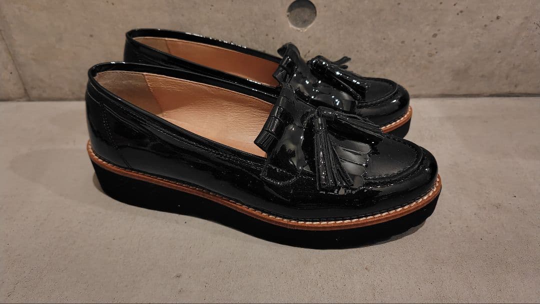 BONTRE 厚底キルトタッセルエナメルローファー ブラック 24.5cm