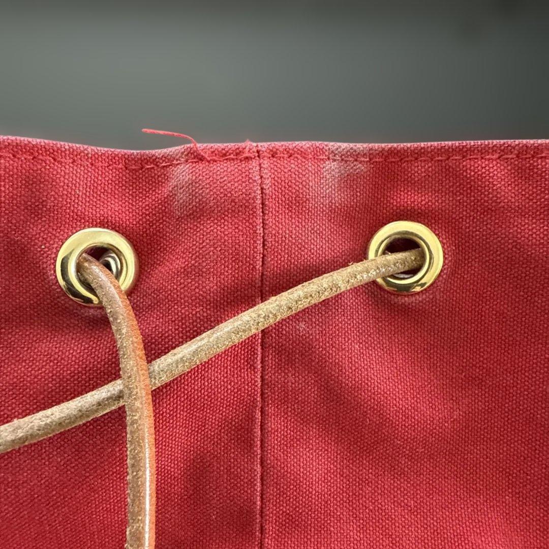 エルメス赤いキャンバスドローストリングショルダーバック