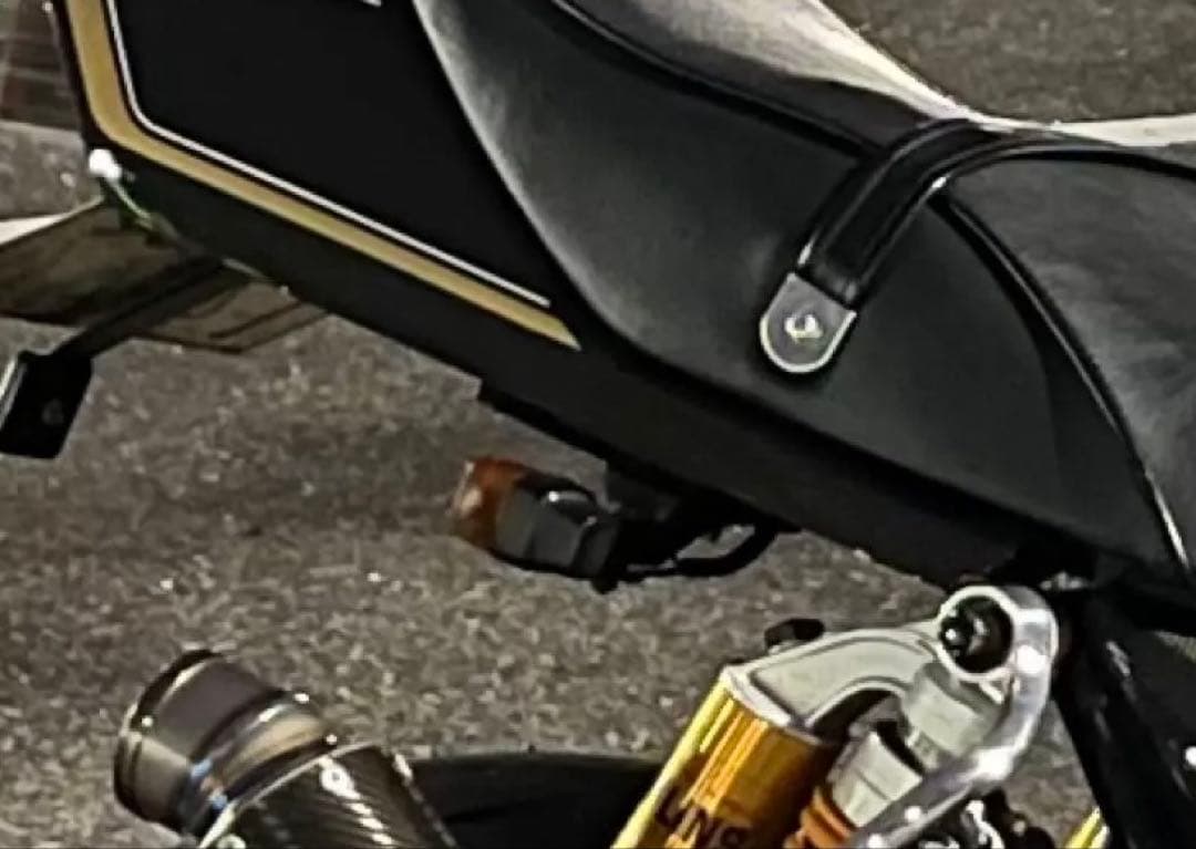 激レア‼️zrx400 アルミ削り出し 可変リアウインカーステー - メルカリ