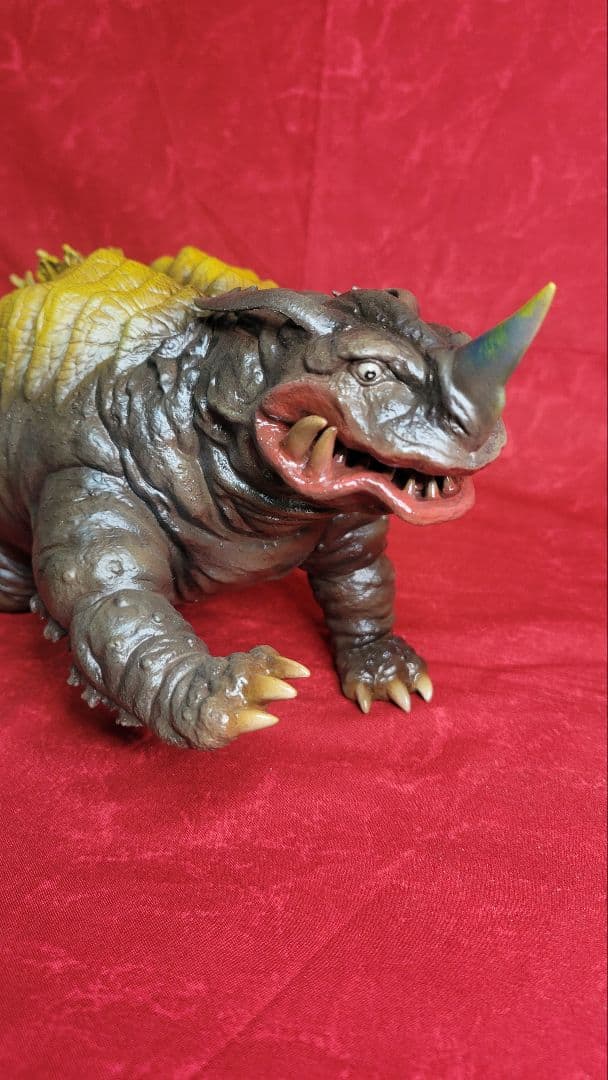 ビリケン商会ソフビキット完成品 透明怪獣ネロンガガレージキット完成