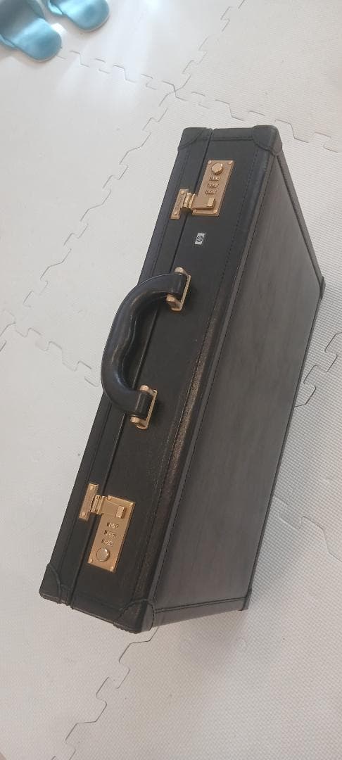 BALLY バリー アタッシュケース HPロゴ入り 黒 鍵付き Yahoo!オークション -「アタッシュケース」(バリー) (は)の落札相場