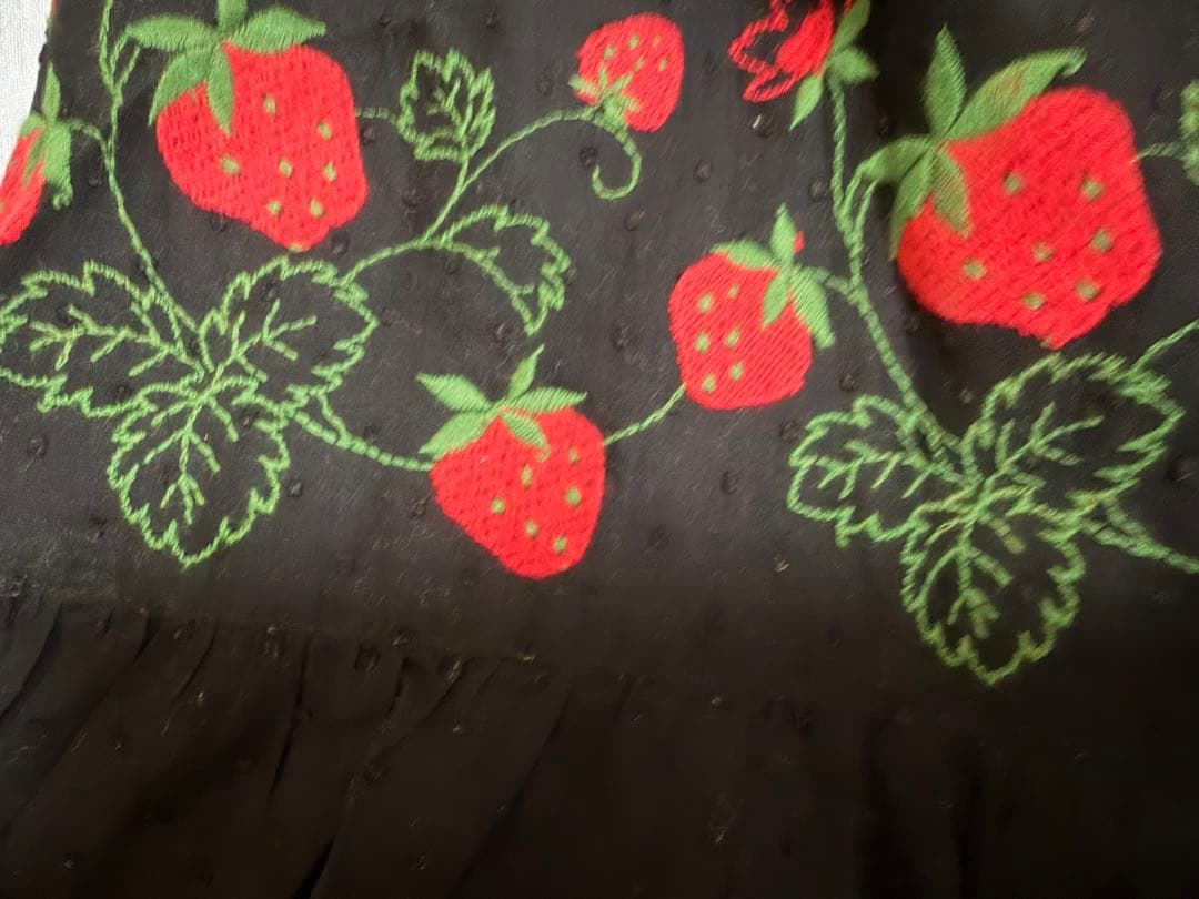 シャーリーテンプル いちご刺繍 セットアップ 130cm - メルカリ