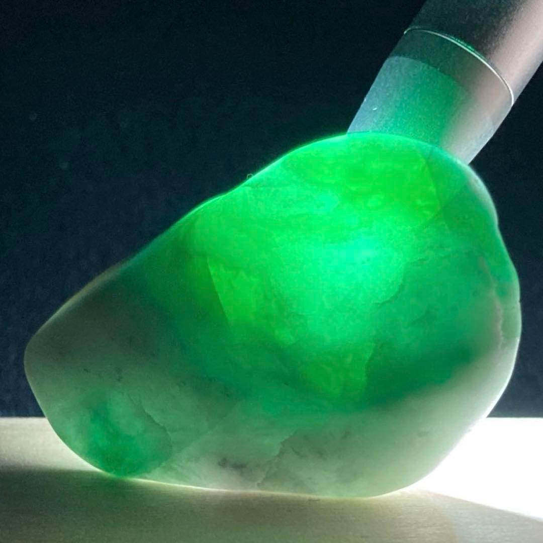 糸魚川翡翠　ロウカン 翡翠　インペリアルジェダイト　原石　30.8ｇ