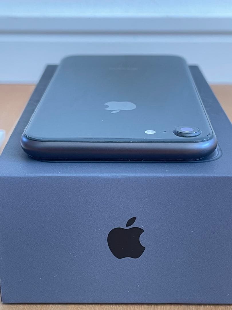 Apple iPhone 8 スペースグレー 本体 訳あり オマケ付き - メルカリ