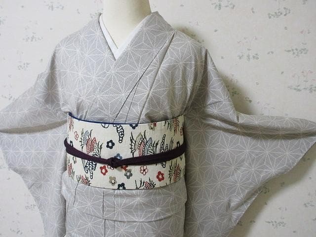 本場白大島紬：麻の葉柄：美品：袷着物：11マルキ：しつけ糸：P10