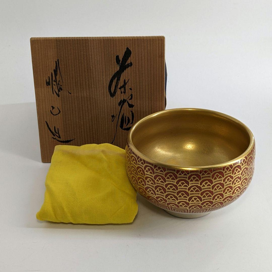 明山 九谷焼 金彩波文茶盌 共箱合布 抹茶碗 抹茶茶碗 茶道具 茶器 食器 茶陶 九谷時正 九谷焼 金彩菖蒲絵茶盌 合箱 抹茶碗 抹茶茶碗 茶道具 茶器