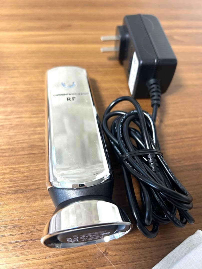 極美品】CURRENT BODY RFラジオ派美顔器&新品専用美容液