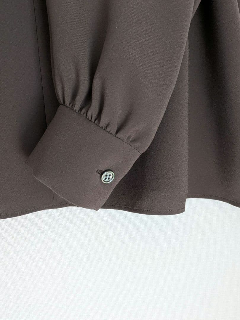 美品 セオリーリュクス 洗えるツイストカラーブラウス ダスティセダー