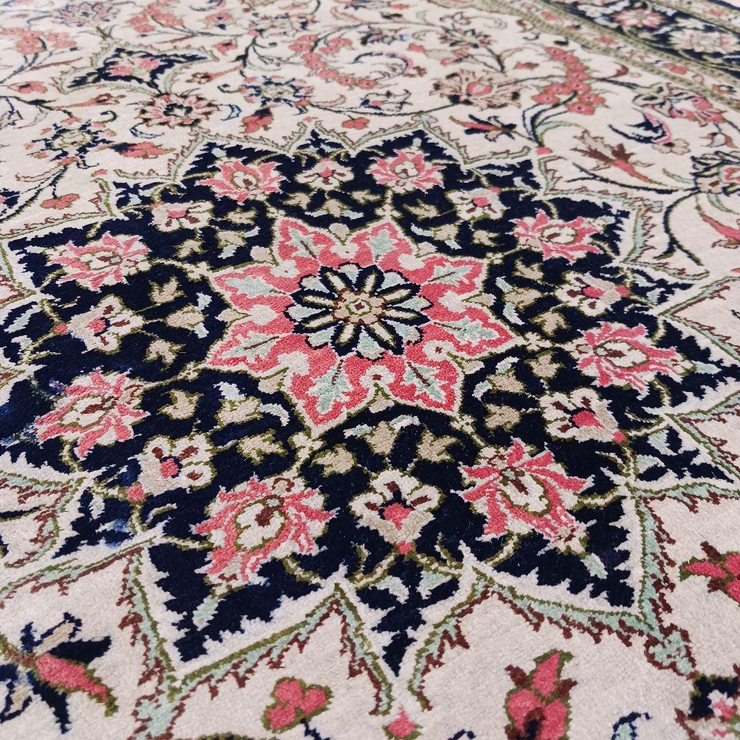 Y3283 高級ペルシャ絨毯 クム産 工房サイン シルク100% 手織り - メルカリ