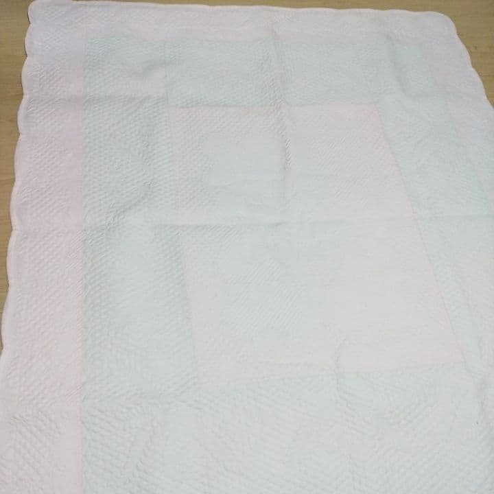 淡いピンクの布も使ったホワイトキルト 数量5から】 生地 『リバーキルティング (チェック) 02 薄ピンク