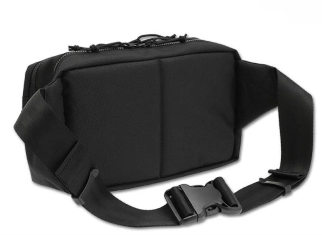 NEW ERA(R) × MARY QUANTスクエア ボディバッグ（ブラック） - メルカリ