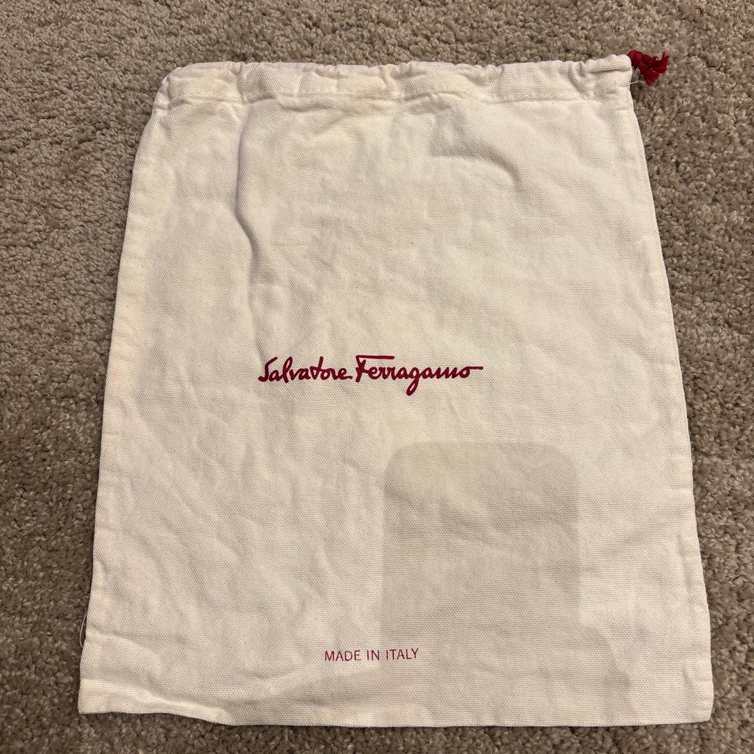 美品】23.5フェラガモ リボン ローヒール フラットピンク6D【専用袋