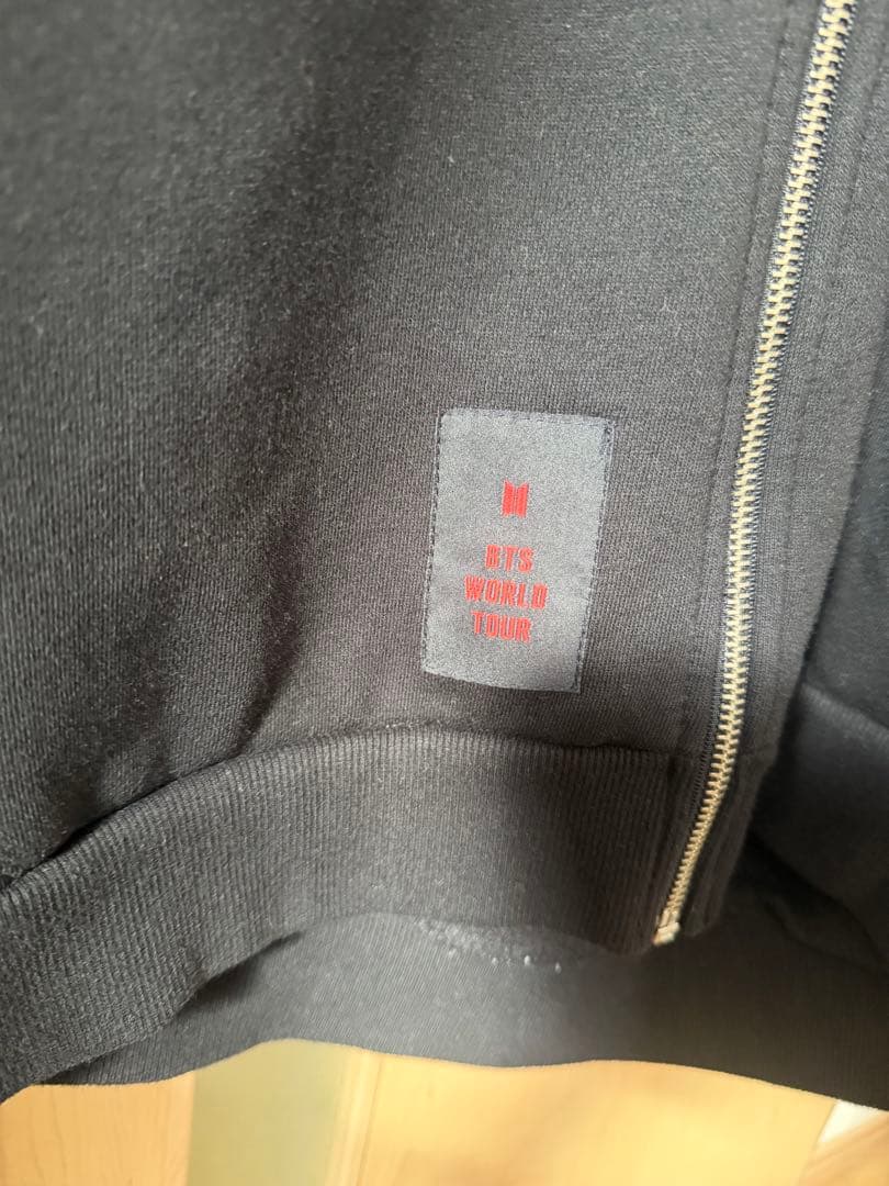 BTS LOVE YOURSELFとBTS MOS TOURのパーカー2枚セット - メルカリ