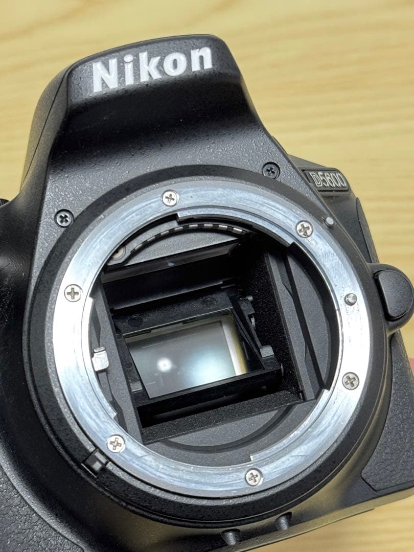 Nikon D5600 ズーム、単焦点、予備バッテリー付き