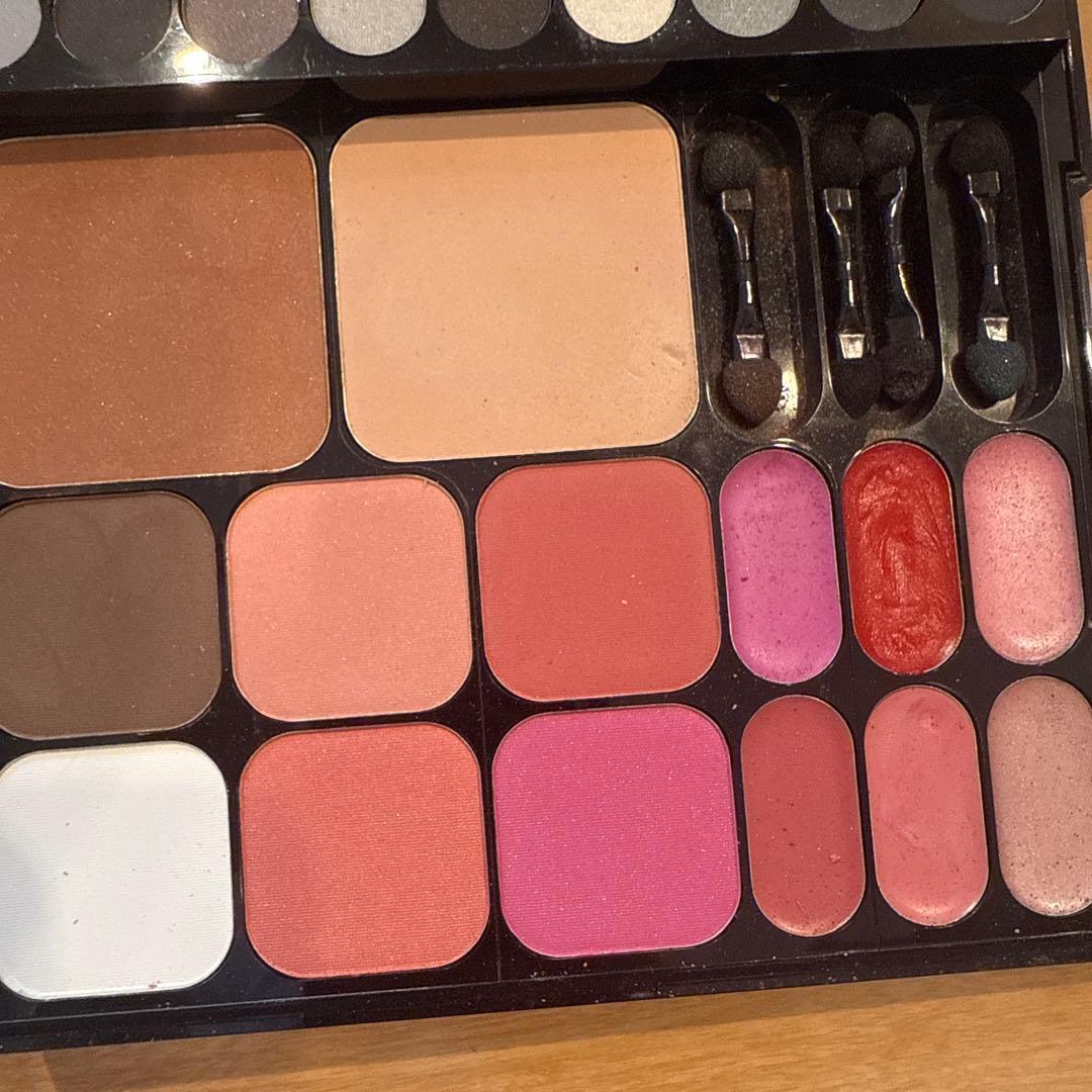 NYX All I've Ever Wanted Box アイシャドウパレット - メルカリ