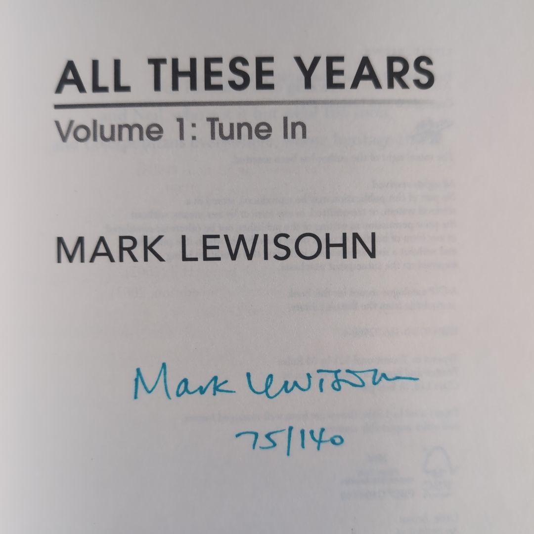 著者サイン入り！ビートルズ 「TUNE IN」 UK初版本 140部限定 - メルカリ