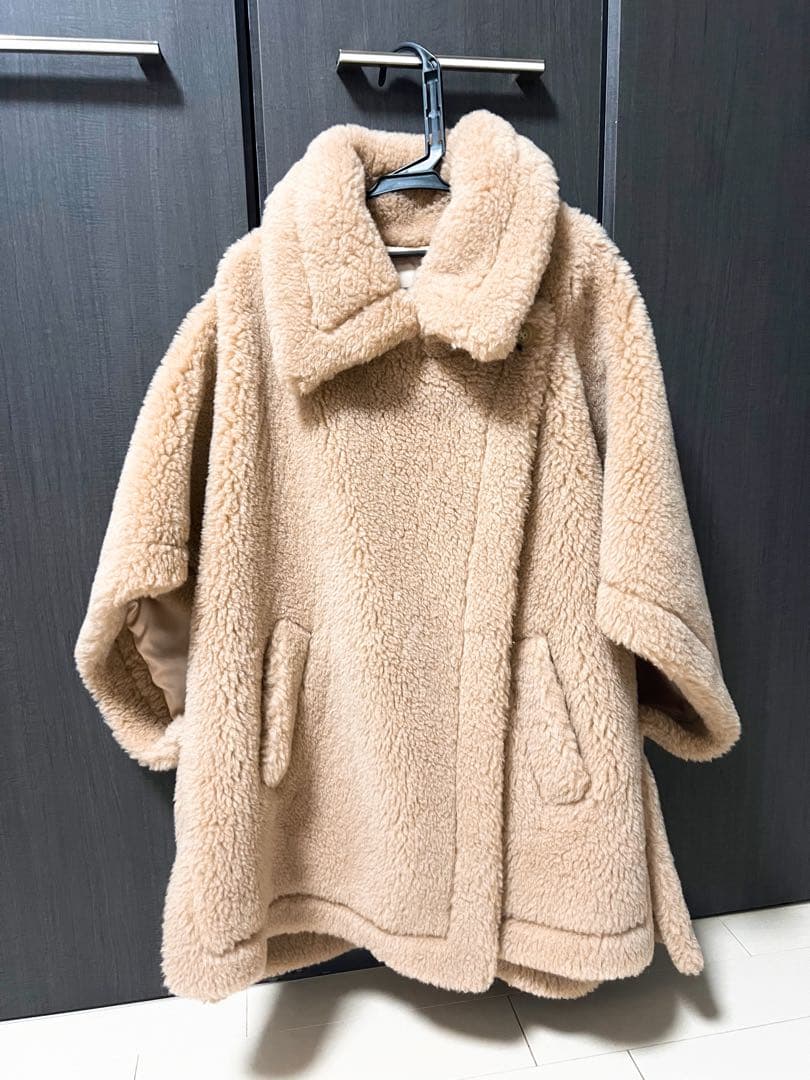 MaxMara風 ベアポンチョ テディ ケープ ミルクティーベージュ - メルカリ