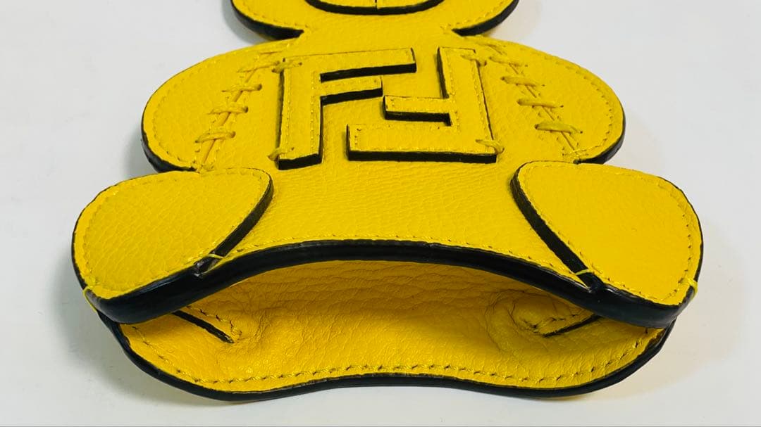 希少 FENDI レザー製ベア 大型チャーム イエロー - メルカリ