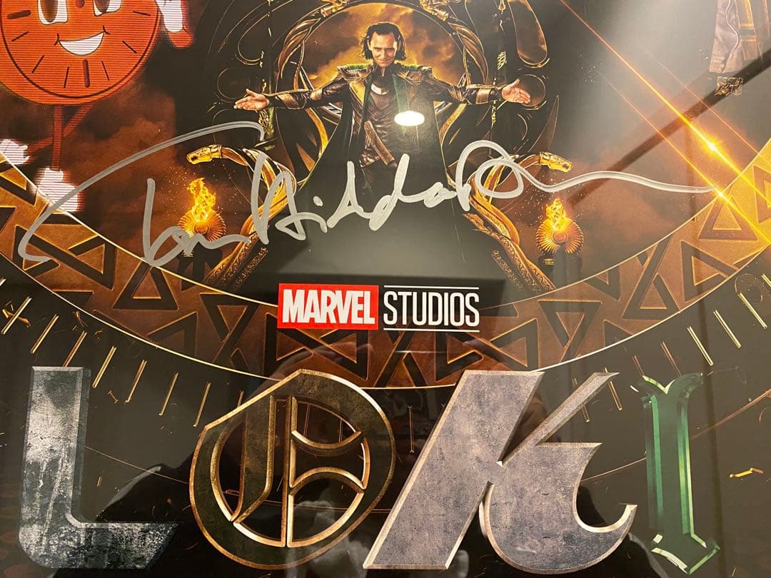 marvel Loki/ロキ サイン入りポスター(額縁なし)