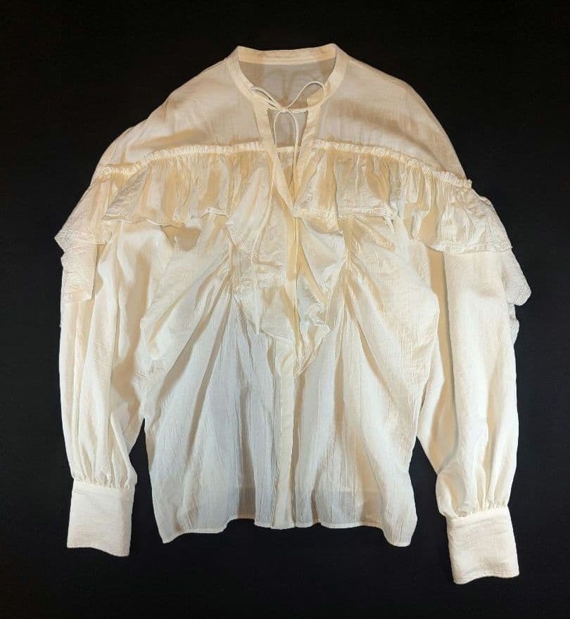 anuans アニュアンス リンクルラッフルブラウス - メルカリ