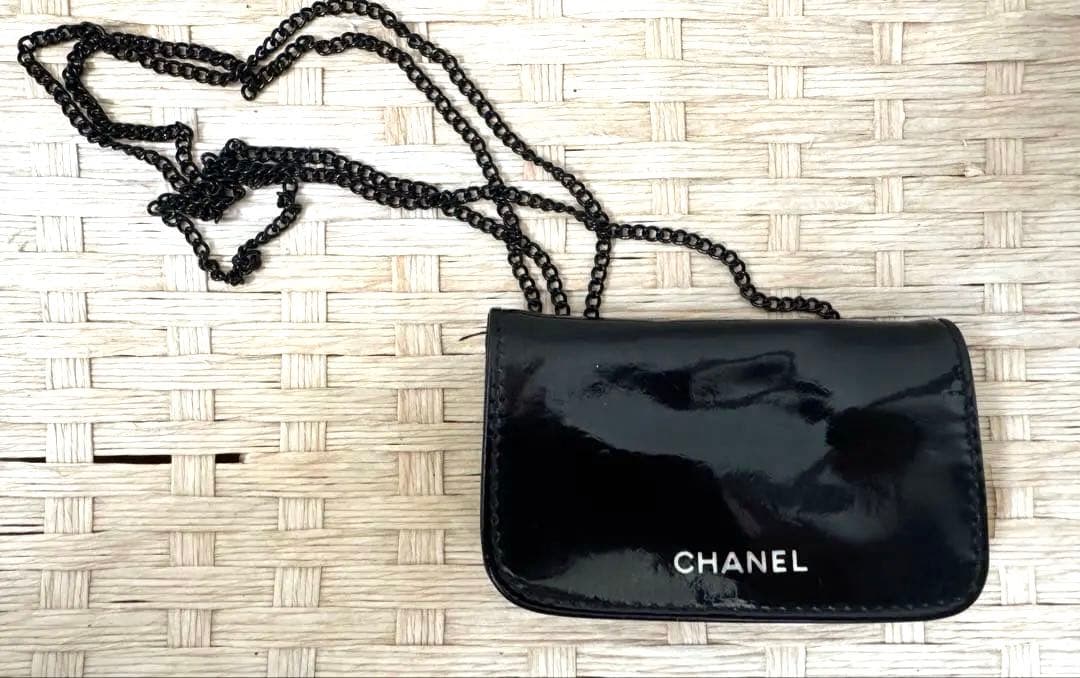 CHANELノベルティコインケース | Einkaufen bei Mercari in Japan! | Buyee