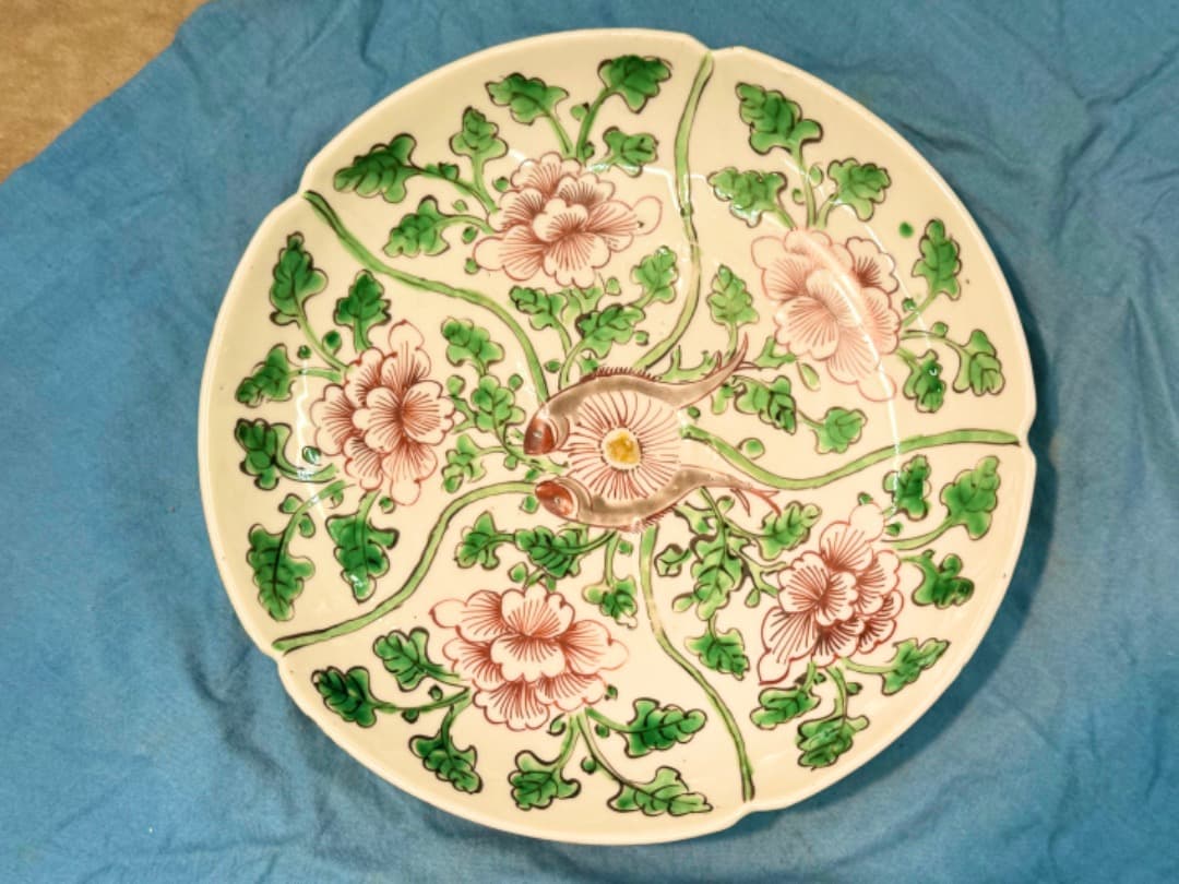 南京赤絵 五彩双魚捻花文中皿 - メルカリ