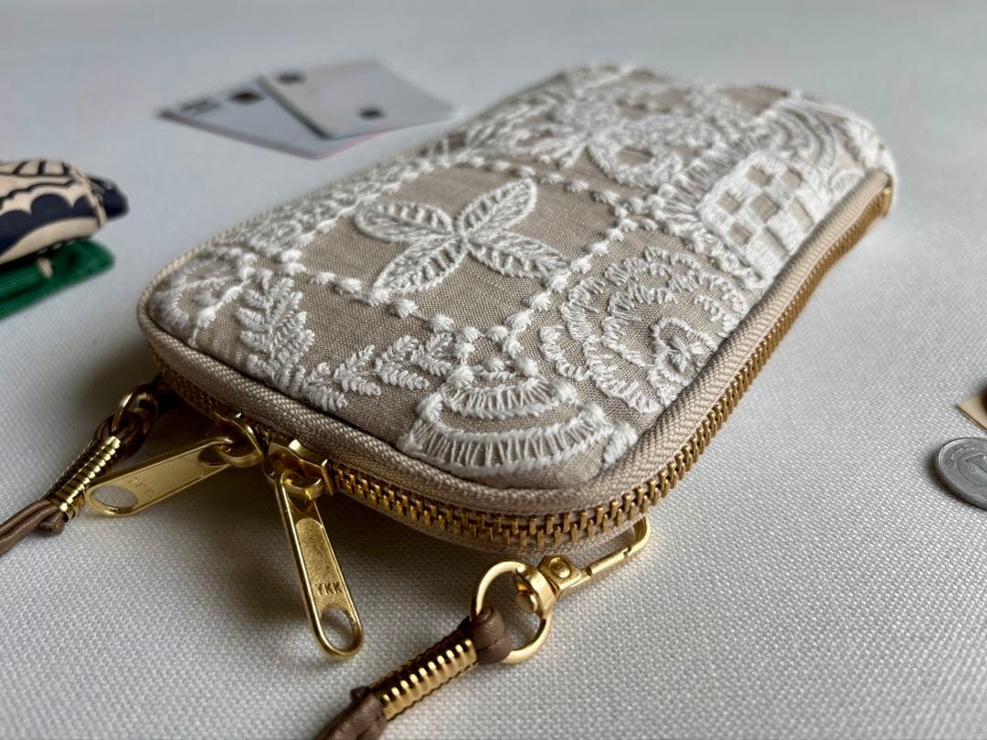 スマホショルダー】ミナペルホネン forest tile ライトベージュ - メルカリ