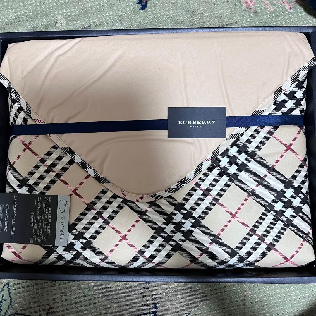 新品未使用】バーバリー 羽毛 膝掛け - メルカリ
