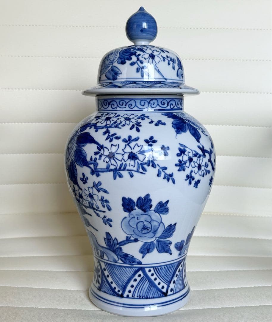 中国美術 大明乾隆年製 染付 蓋付き壺 沈香壺 置物 アンティーク 牡丹