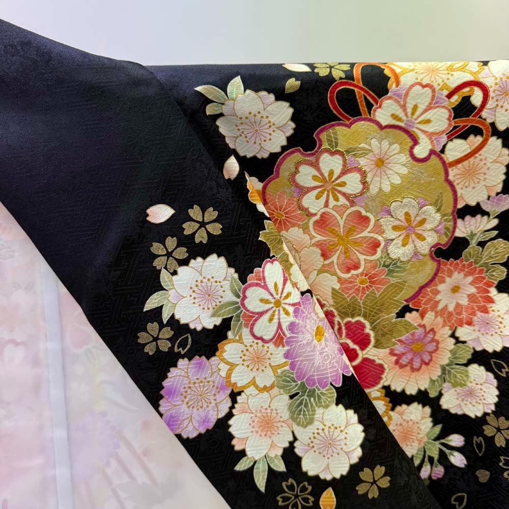 振袖 正絹 黒 古典花柄 裄68.3㎝ 成人式 中古 c-79 - メルカリ