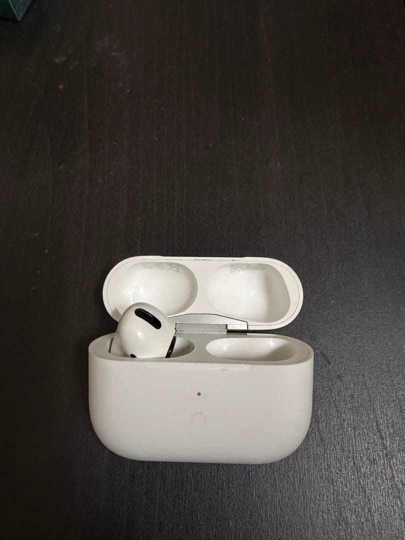 AirPodsPro本体左耳 充電ケース付き AirPodsPro 本体 充電ケース付き 左耳のみ - メルカリ