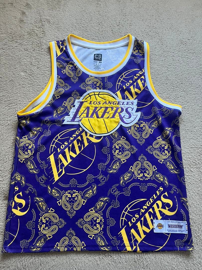 LOS ANGELES LAKERS バンダナ柄タンクトップ LOS ANGELES LAKERS バンダナ柄タンクトップ