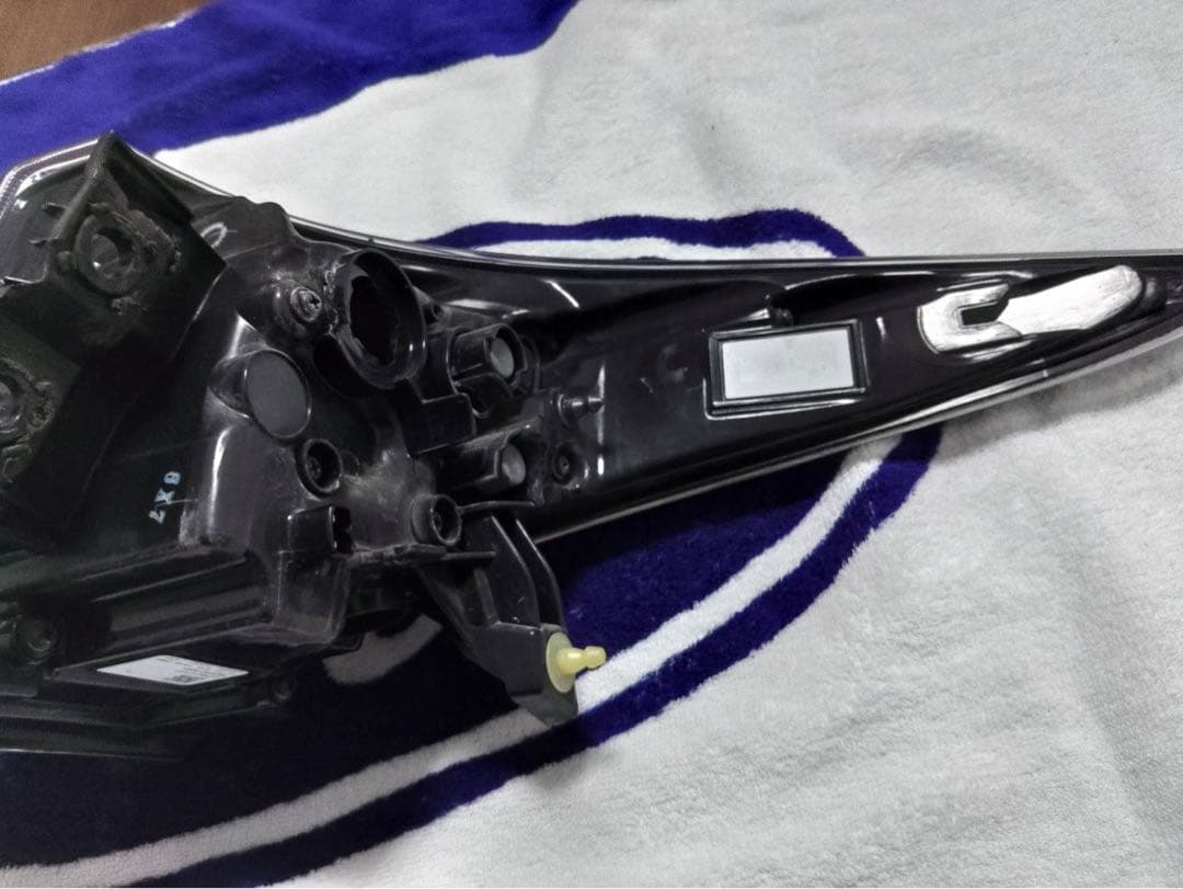 トヨタ プリウス 50 前期 テールランプ ICHIKOH 47-87 - メルカリ