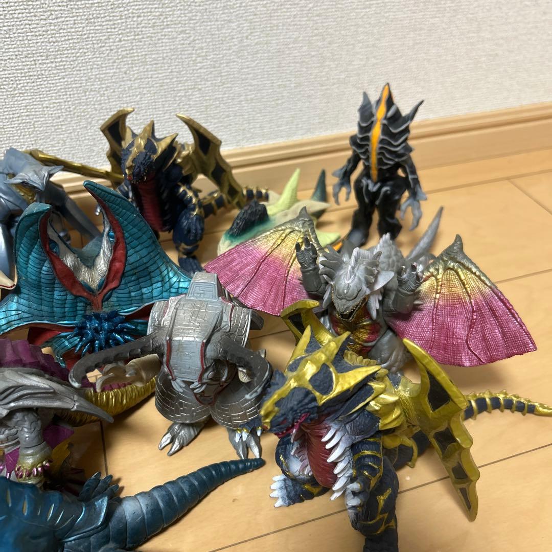 ウルトラマンガイア怪獣ソフビ 18体セット - メルカリ