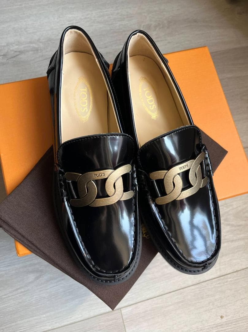TOD'S ブラックローファー ゴールドチェーン - メルカリ