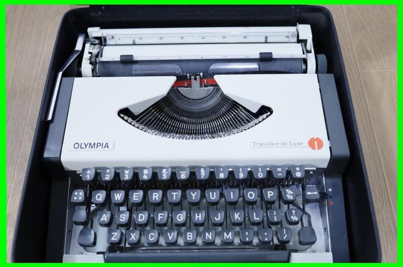 ◇オリンピア英文タイプライター Traveller de Luxe - メルカリ