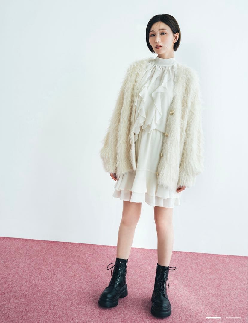 岡崎紗絵さんコラボ】カスケードボウタイフリルミニワンピース - メルカリ